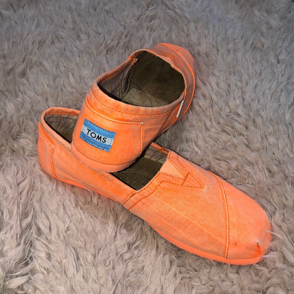 Neon Orange TOMS